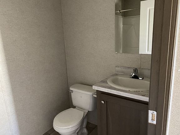 4th image of 406 Lazy Creek Way