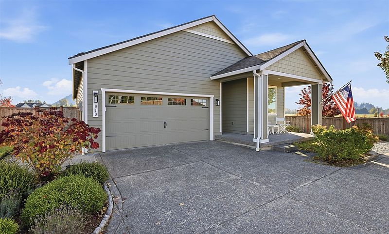 3rd image of 810 Riley Drive E