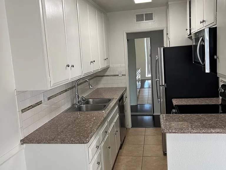 079 - 1306 N Columbus — Photo 17