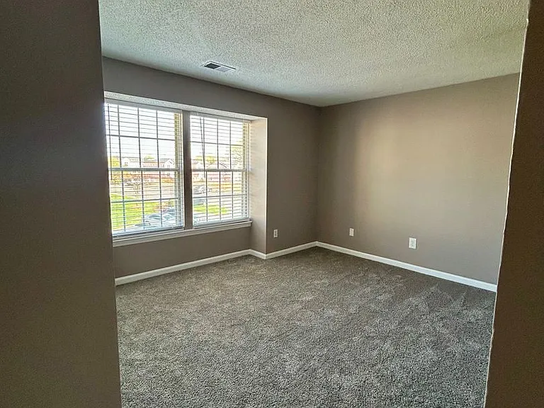 1610J Arlyn Cir — Photo 12