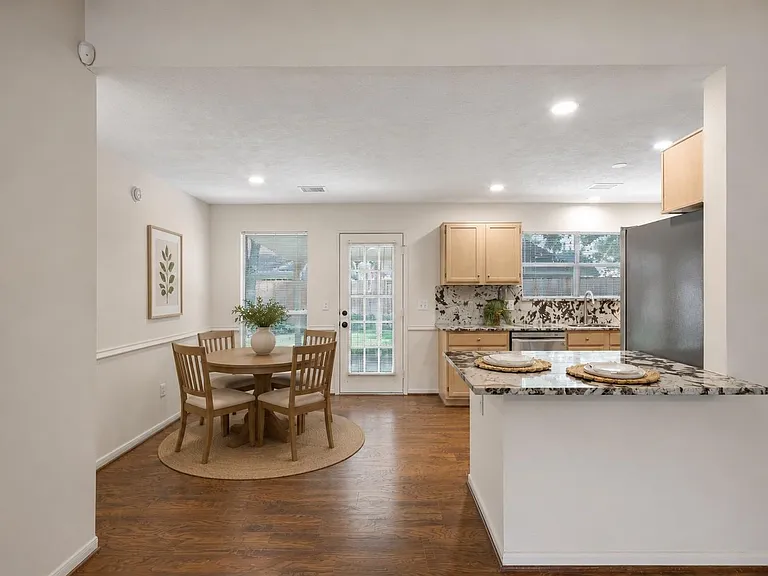 8910 Driftstone Dr — Photo 8