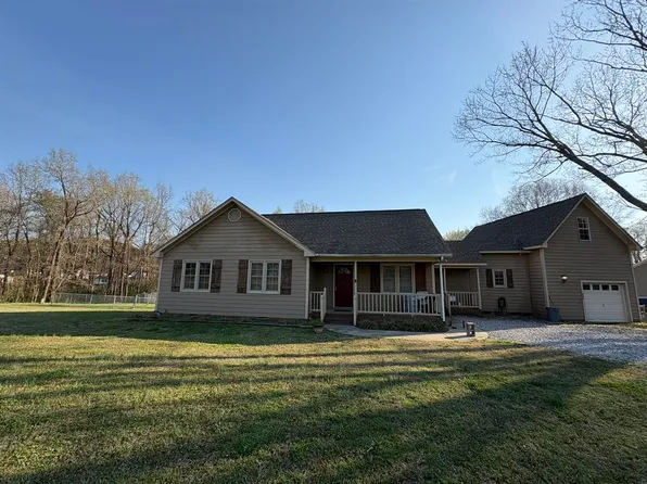 2404 Pine Ln, Clayton, NC 27520