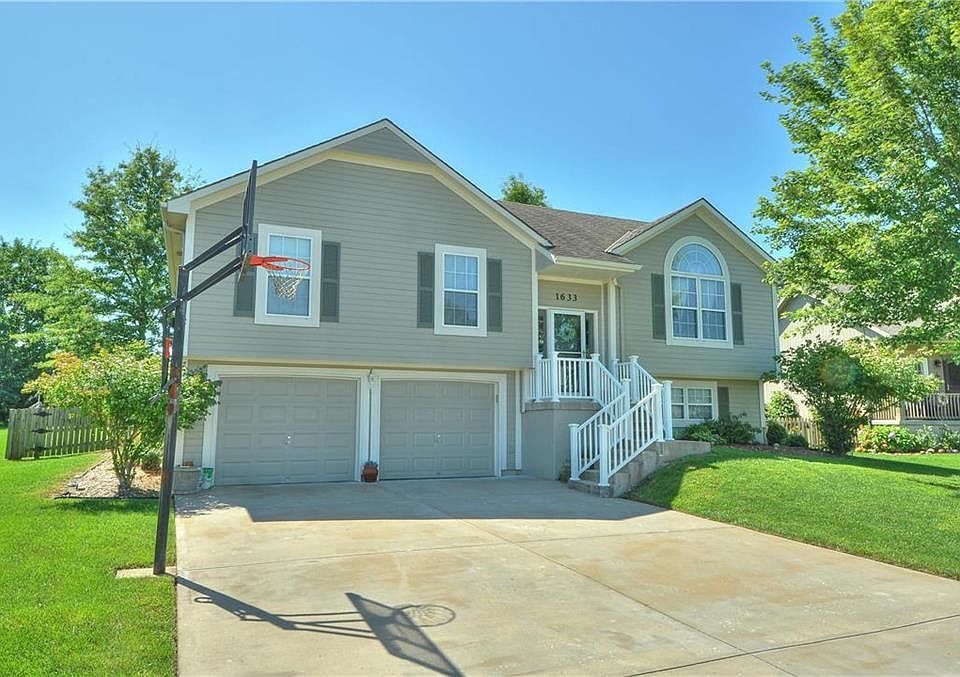 1st image of 1633 SE Dalton Dr