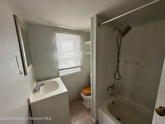5th image of 32 Murray St APT 2