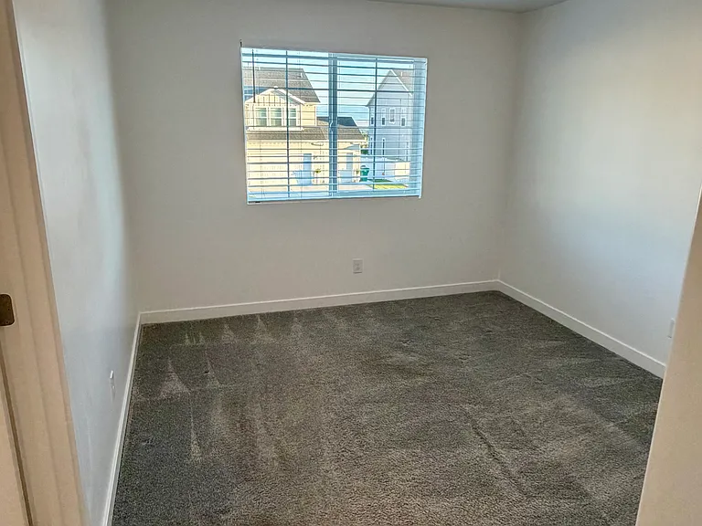 1477 E 3125 N — Photo 13