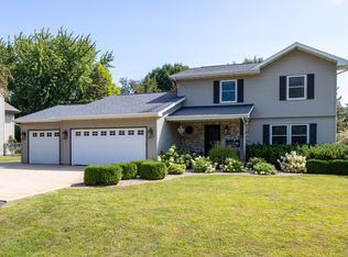 1914 Amy Jo Dr, Oshkosh, WI 54904