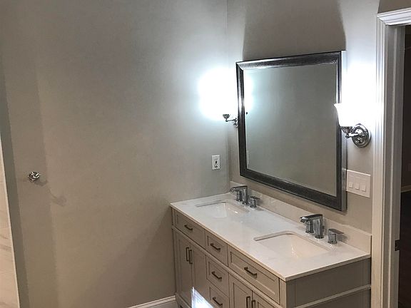 5th image of 115 Treillage Ln