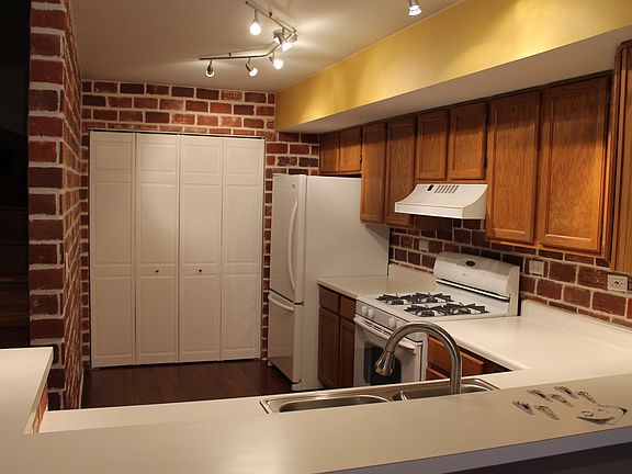 4th image of 294 Regal Ct