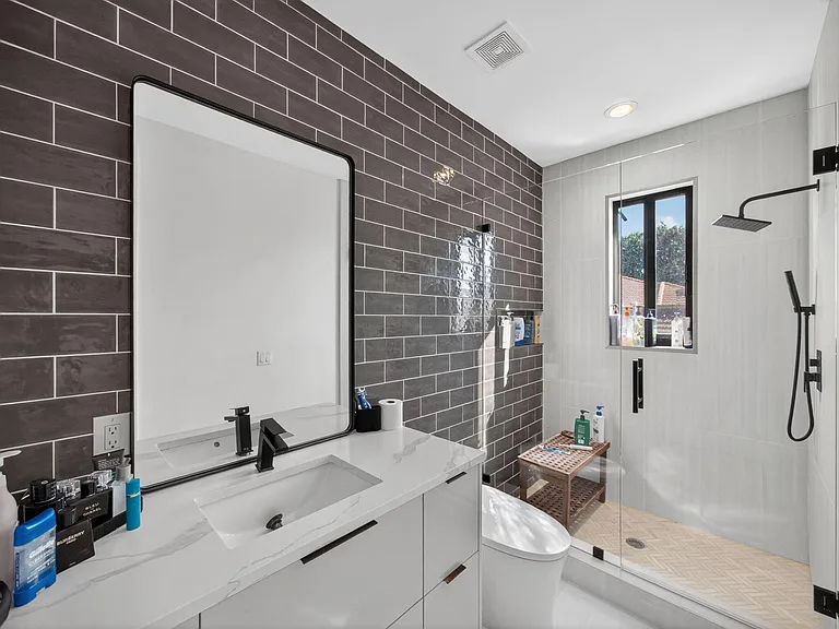 125 Pembroke Dr — Photo 19