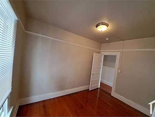 3rd image of 111 Kissling St