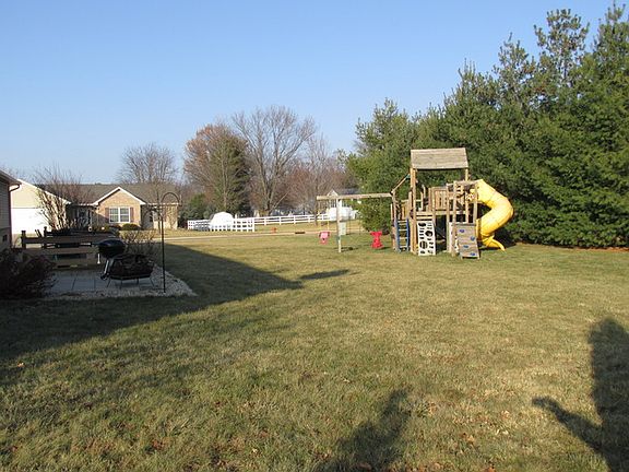 3rd image of 1103 Meadow Ln