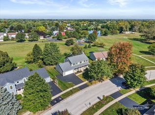 135 Chesterfield Dr, Oswego, IL 60543