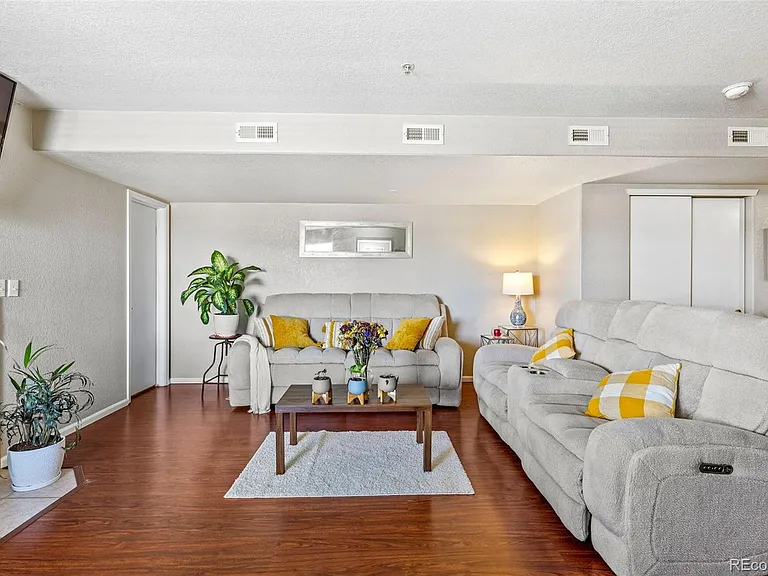 960 S Dawson Way #13 — Photo 3