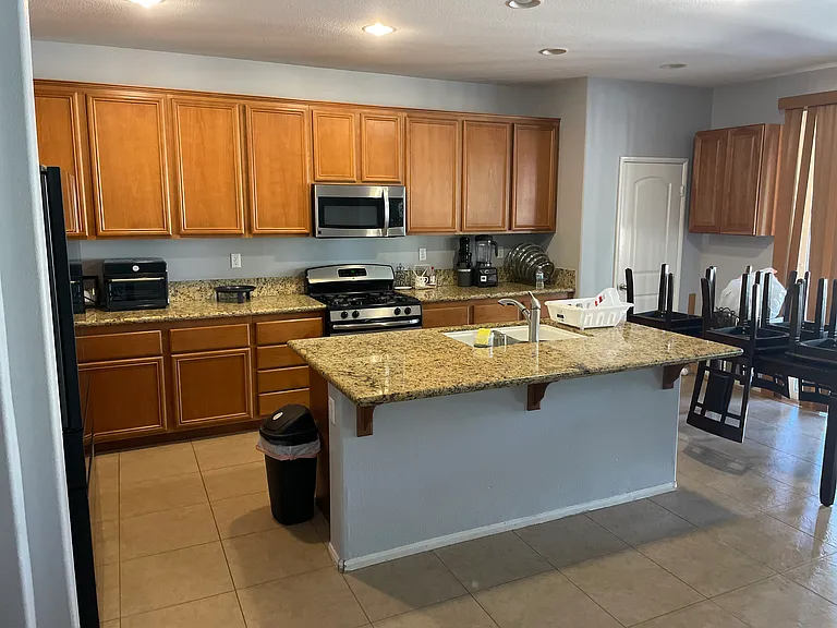5825 Finchley Rd — Photo 8
