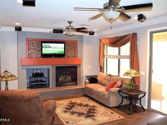 Living room 6