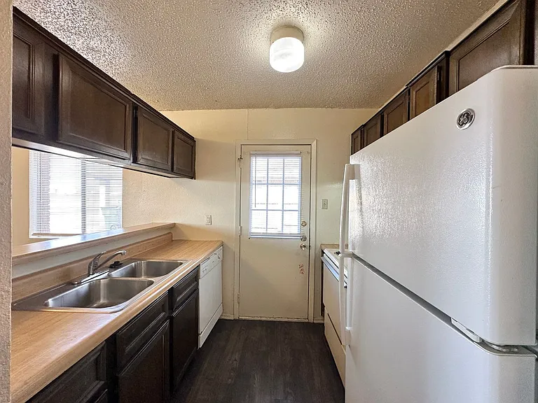 2104 N WS Young Dr — Photo 7