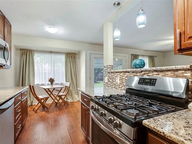 6101 Harwin Ln — Photo 7