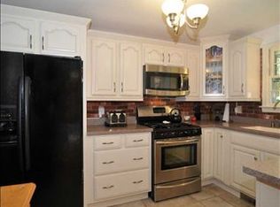 166 Stone Gate Dr, North Kingstown, RI 02852