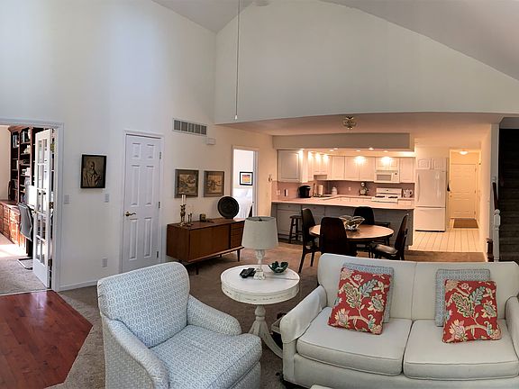 3rd image of 112 Saint Martin Dr