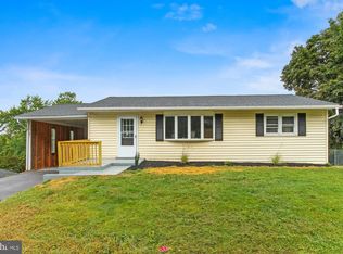 8975 Tomstown Rd, Waynesboro, PA 17268