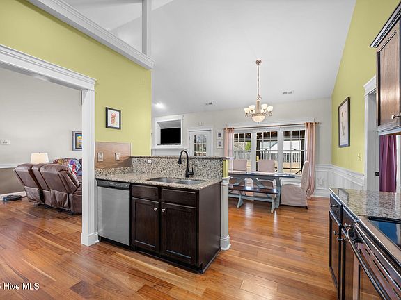 4th image of 109 Fernie Lane
