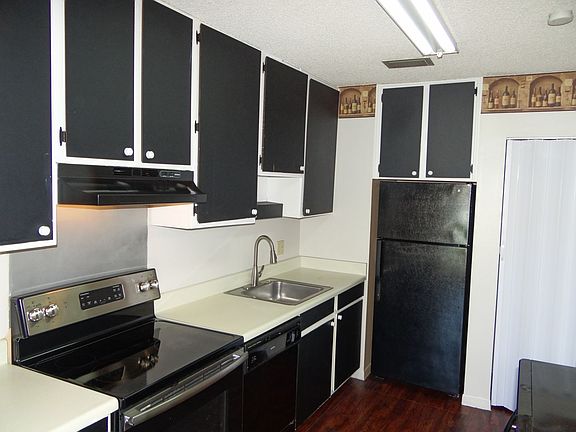 5th image of 375 114th Ave N Unit 3