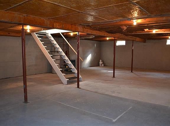 2nd image of 11 Boylston St