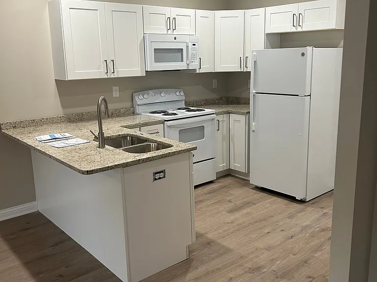 15 Melrose Dr #7 — Photo 3