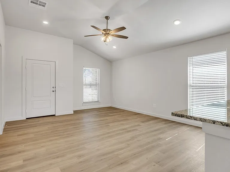6333 Poppy Dr — Photo 4
