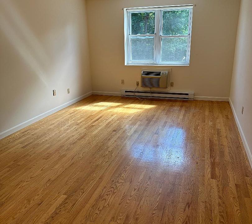 2nd image of 115 Clifton St APT 7