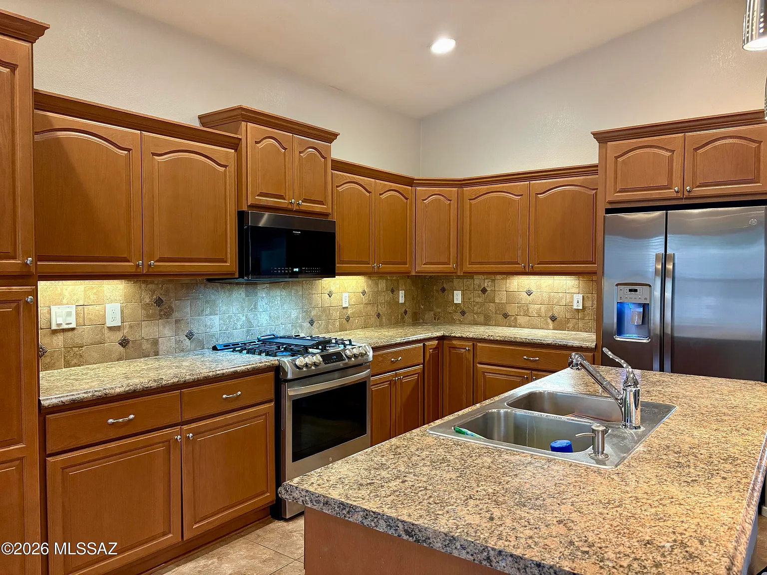 3 bed, 2.5 bath, 2175 sqft, $2,050 — Photo 3
