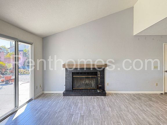 3rd image of 2735 Mercury Dr