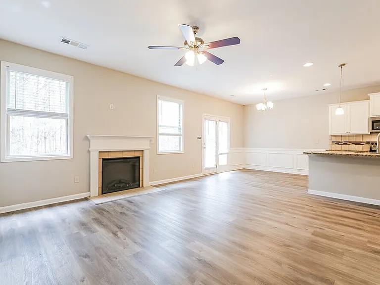 538 Jadetree Ln — Photo 5