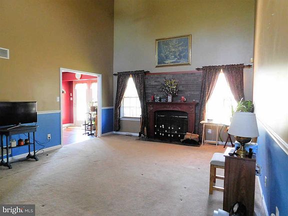 3rd image of 303 Chesapeake Canal Ct