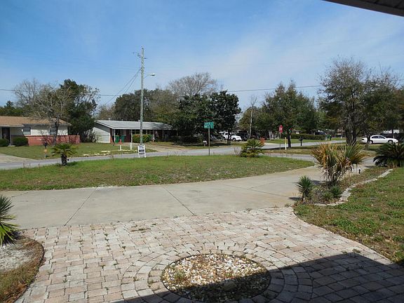 3rd image of 6 Mary Esther Dr