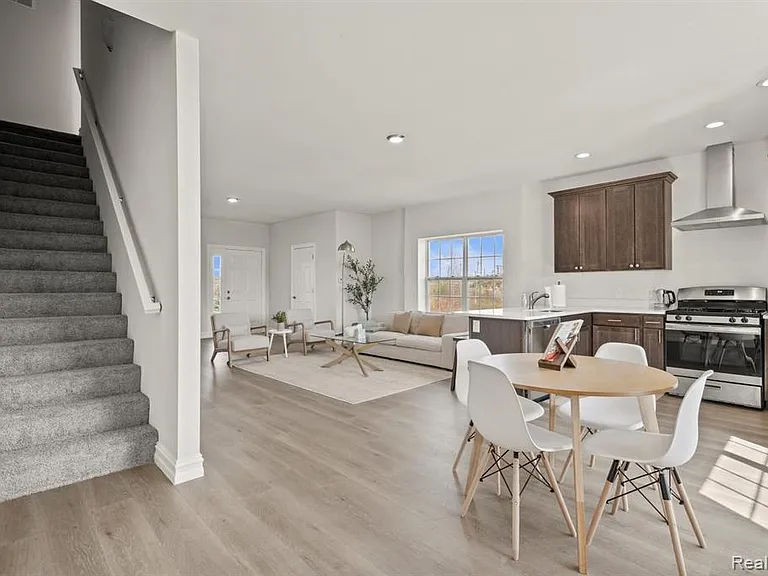 3227 Lohr Rd — Photo 10