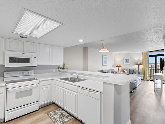 4th image of 205 74th Ave. N #1404