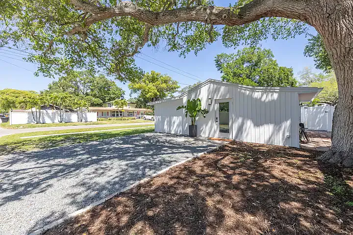 1 bed, 560 sqft, $2,200 — Photo 2
