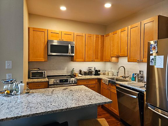2nd image of 2218 E Grace St #203