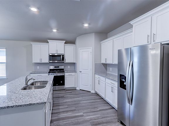 3rd image of 1062 Verona Dr