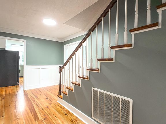3rd image of 715 Lewis Rd