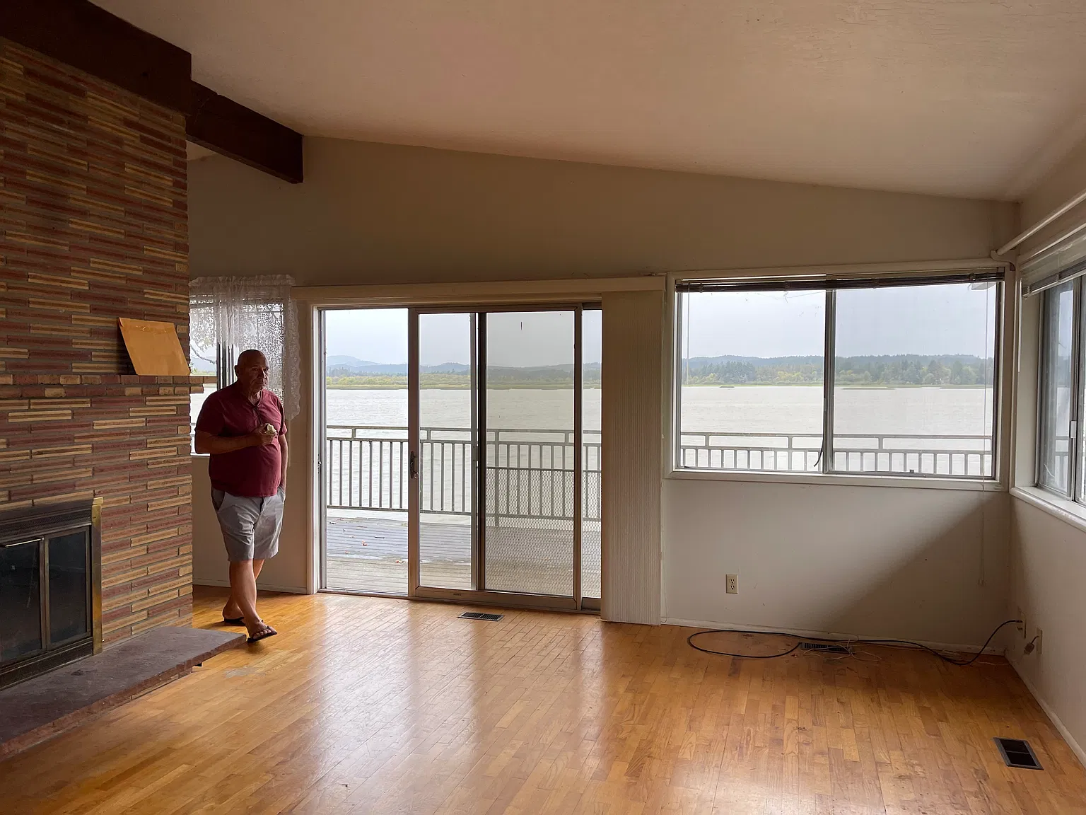 4 bed, 2400 sqft, $2,900 — Photo 4