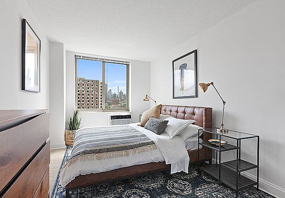 3rd image of 1952 1st Ave APT 2F