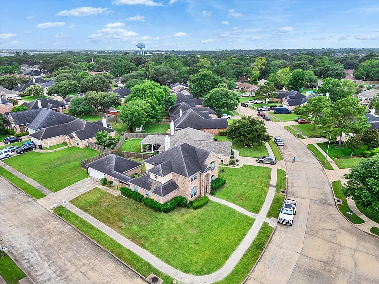 1803 Ripple Creek Dr — Photo 2