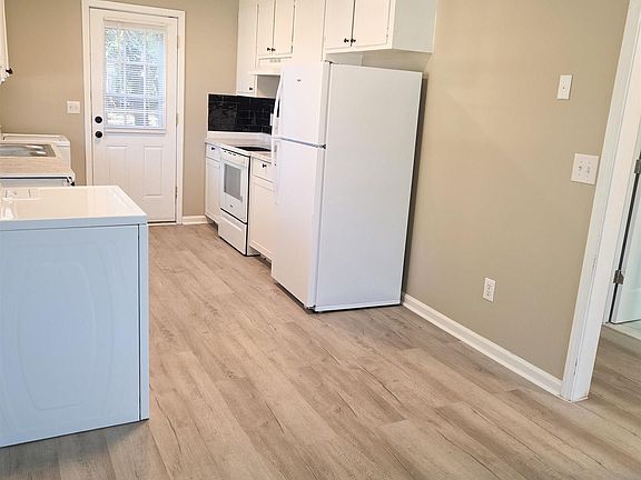 5th image of 250 Dyson St