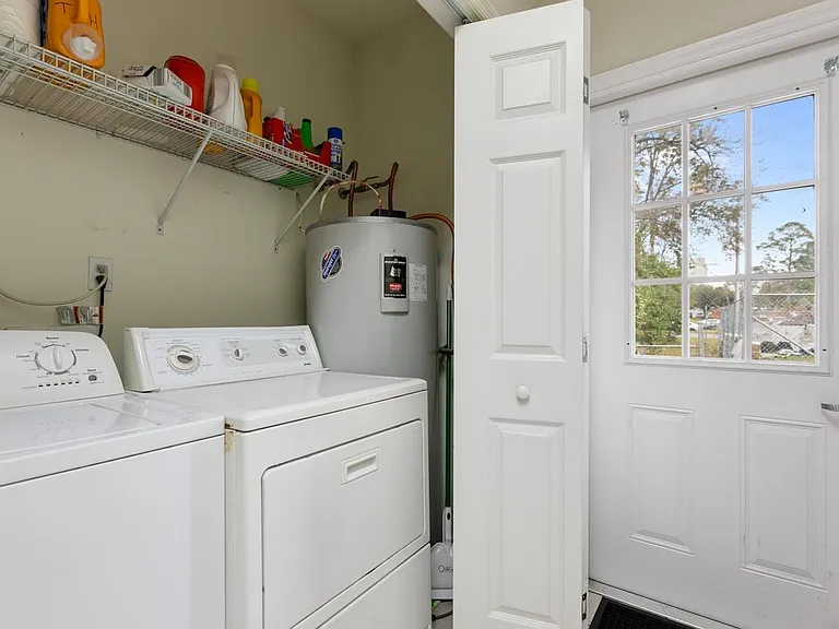 533 Conradi St #1 — Photo 6