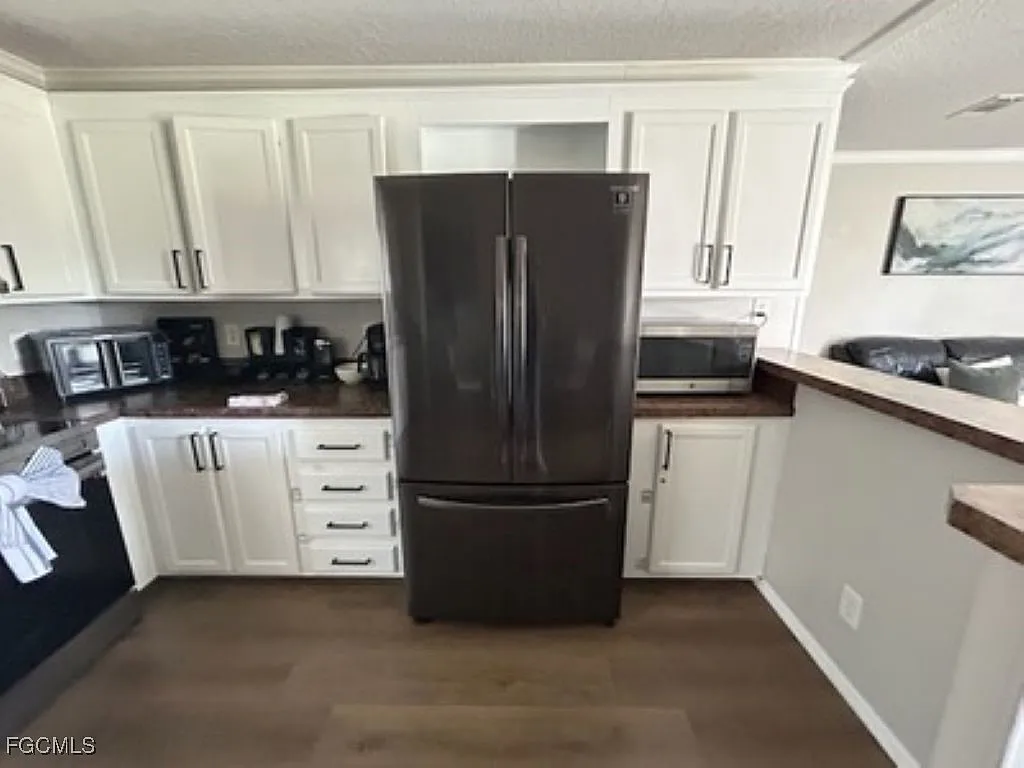 3 bed, 2.0 bath, 1120 sqft, $1,800 — Photo 3