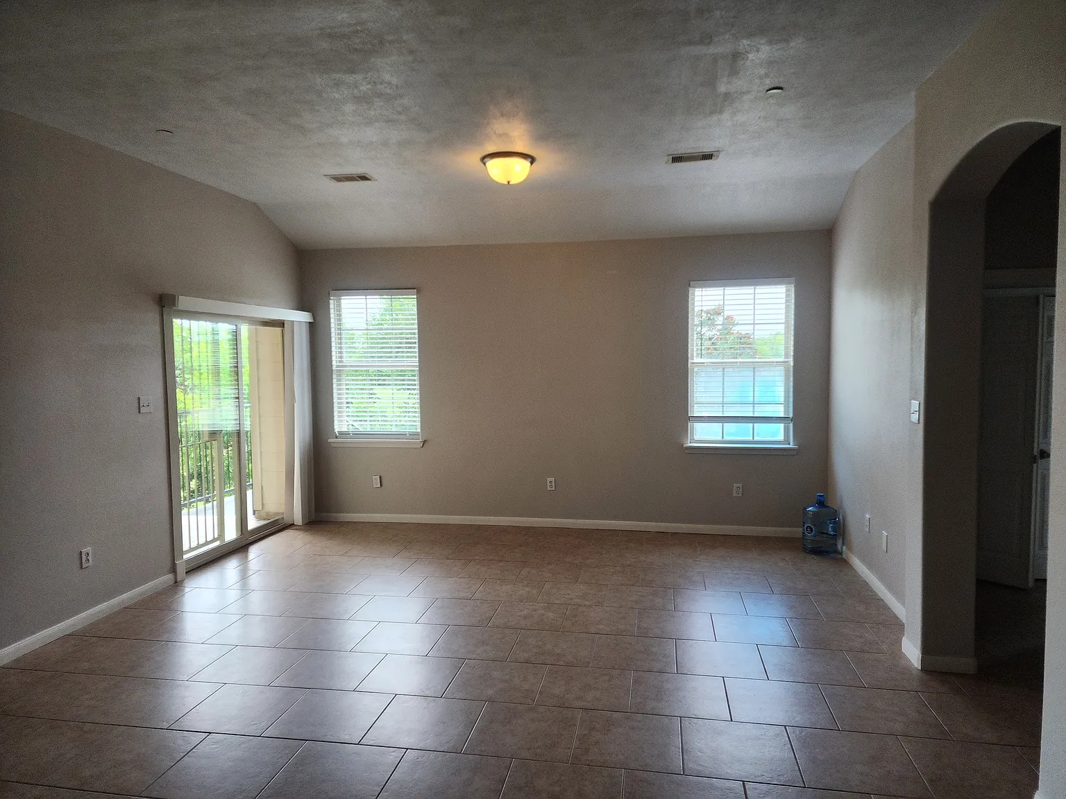3 bed, 1400 sqft, $1,700 — Photo 1