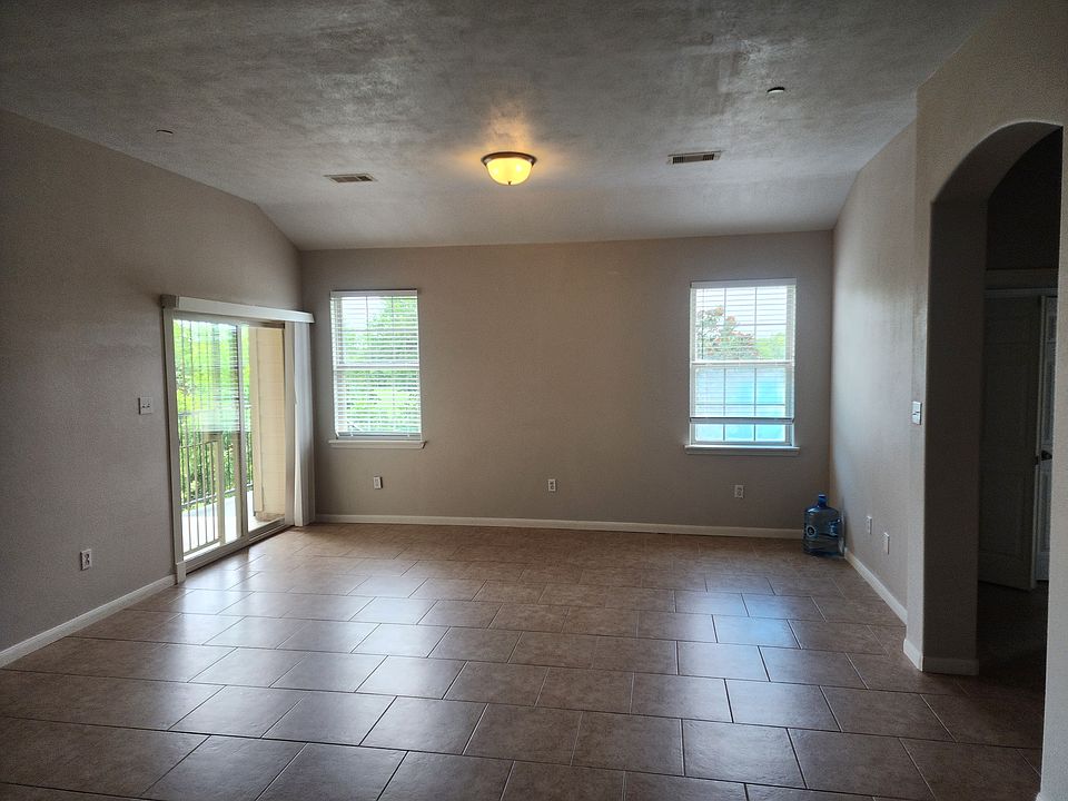 1st image of 811 Lawson Rd APT 3