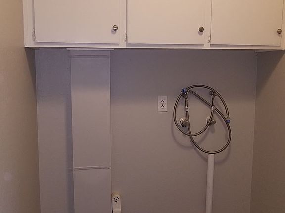 4th image of 1006 Circuit Dr APT C